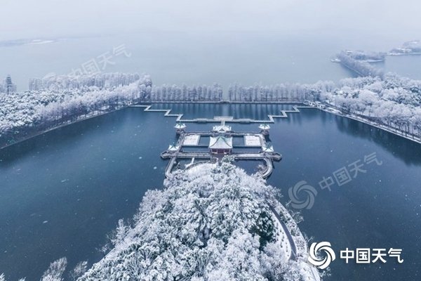 南方多地全天湿冷 东北气温波动明显 