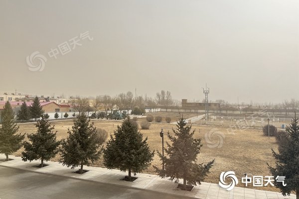 北方多地沙尘天气来袭 冷空气频繁难挡升温浪潮 