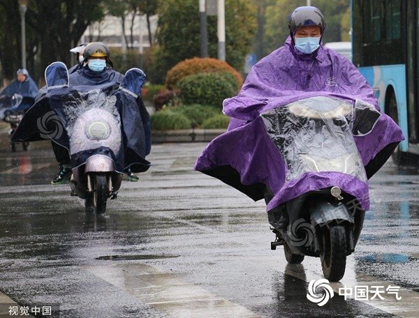 今明天南方雨水不停歇 多地开启换季式降温 