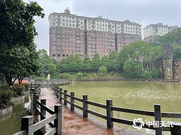 北方晴朗升温多地冲击30℃ 华南回温乏力气温持续偏低 
