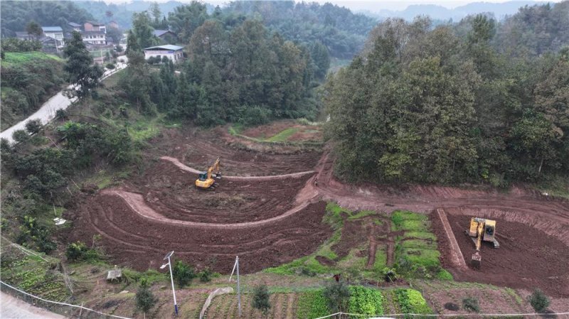 山坳里的荒田变“良田”！梁平持续推进高标准农田建设
